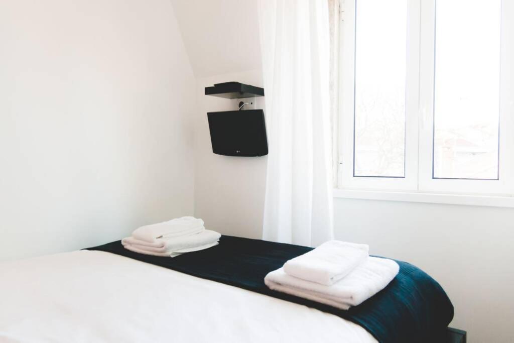 Welcome to Prazeres Apartment Lisbona Esterno foto